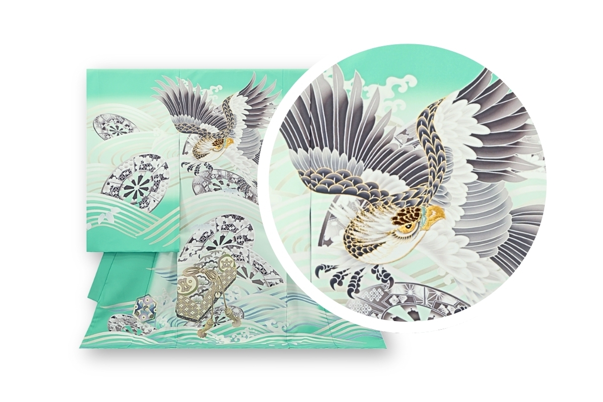 鷹の柄のクローズアップ 緑系の産着