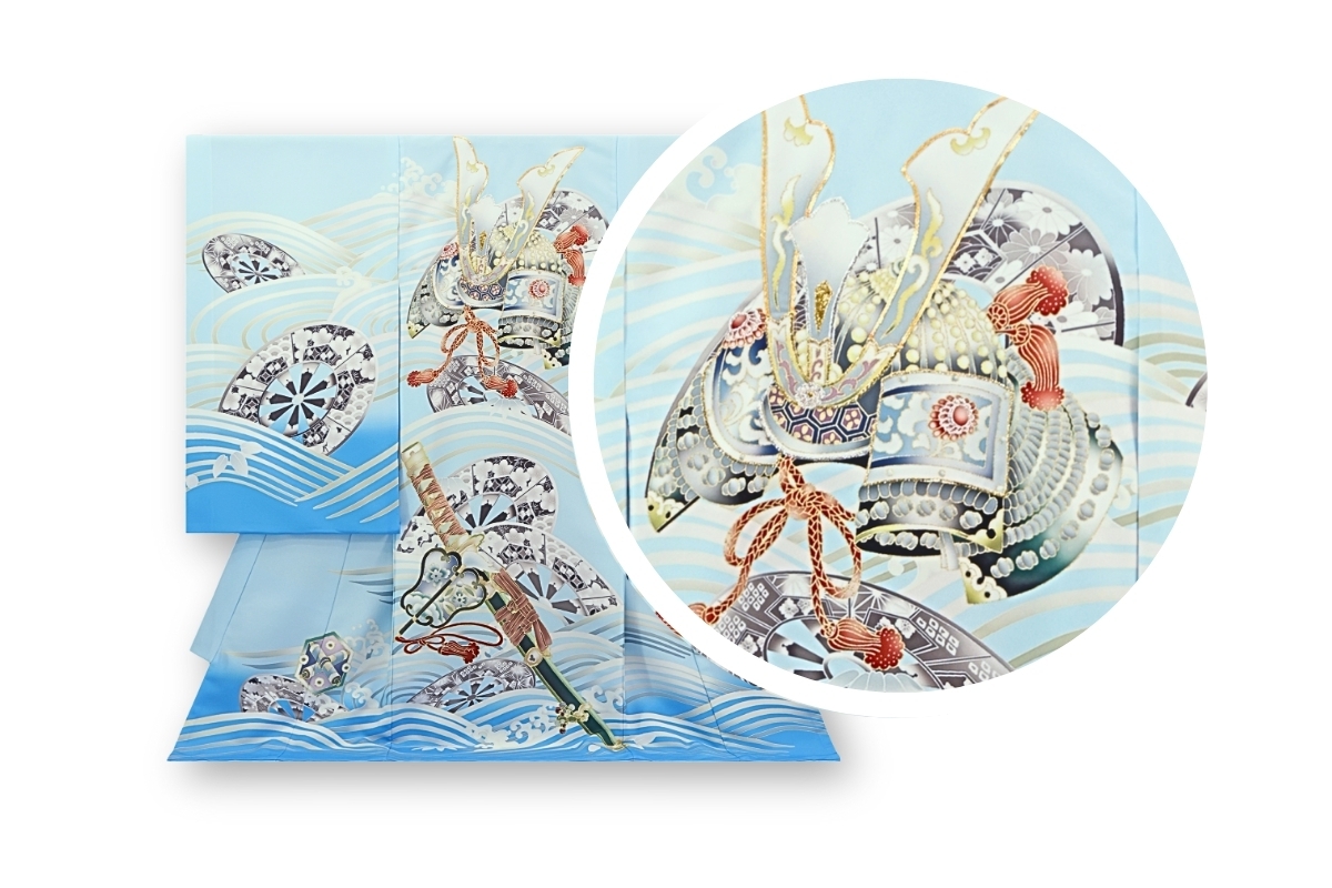 兜の柄のクローズアップ 青系の色味の産着